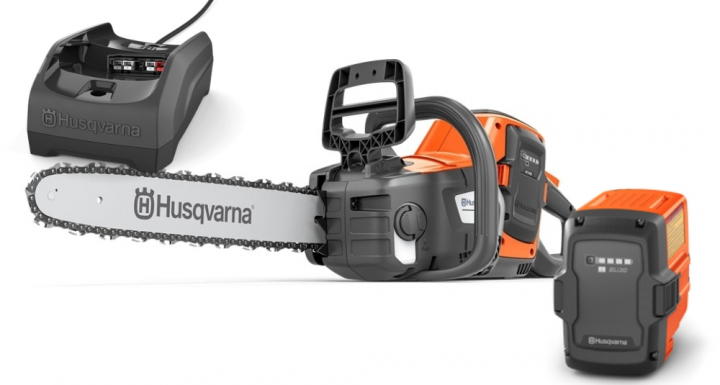 Husqvarna 240i with Bli30 & C80 in the group Forest and Garden Products / Battery operated power tools / Chainsaws at Motorsågsbutiken (9706011-07)